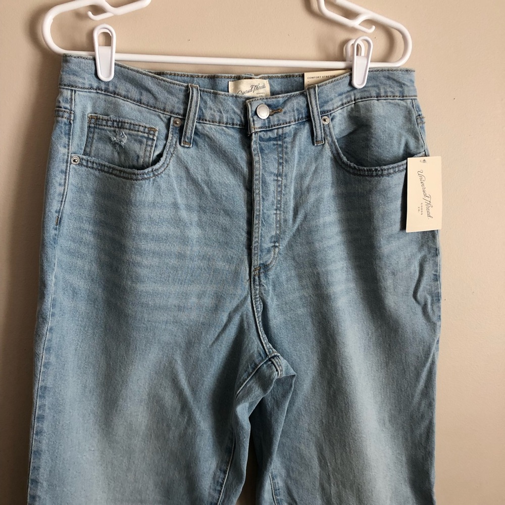Universal Threads Women’s Straight Leg Light Blue Jeans